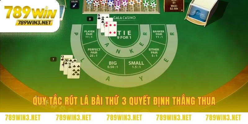 Khoảnh khắc kịch tính khi lá bài thứ ba xuất hiện